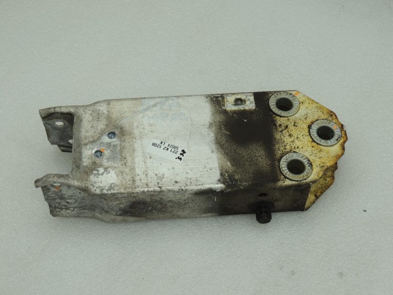 Oriģinālā BMW F10 F11 kronšteins trieciena sijas savienojums pa labi 7200705, 51117200705