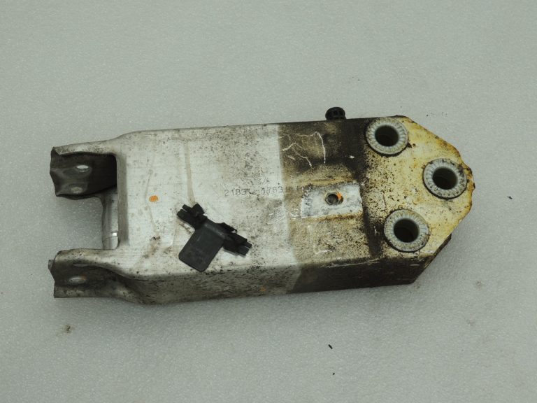 Oriģinālā BMW F10 F11 kronšteins trieciena sijas savienojums pa labi 7200705, 51117200705