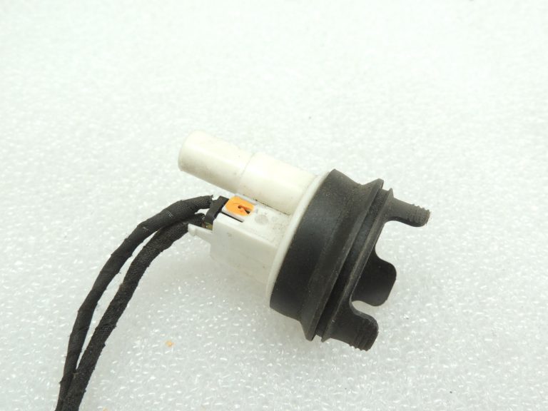 Oriģinālā BMW F06 F07 F10 F10 F11 Ārējo spoguļu vadu instalācija pa kreisi 67137232747