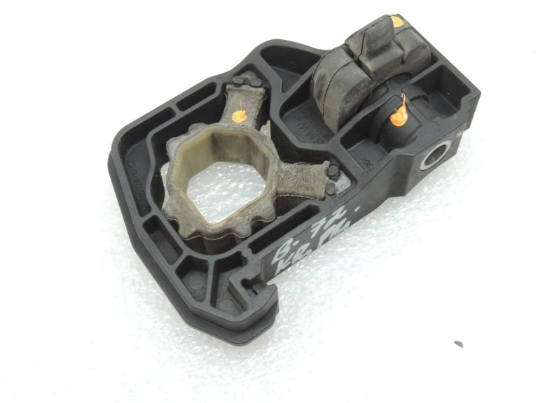 OEM BMW F06 F07 F10 F10 F11 F01 F02 Radiatora balsts kreisais labais 17117575247 17117575248