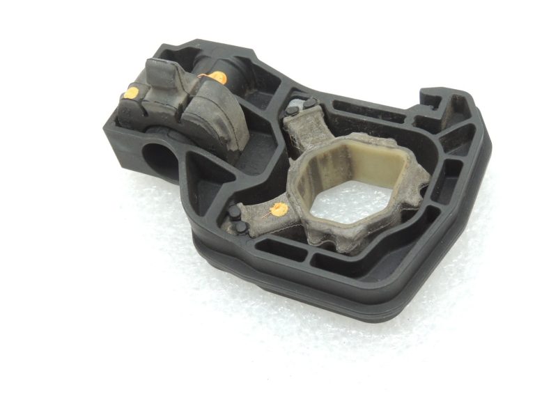 OEM BMW F06 F07 F10 F10 F11 F01 F02 Radiatora balsts kreisais labais 17117575247 17117575248