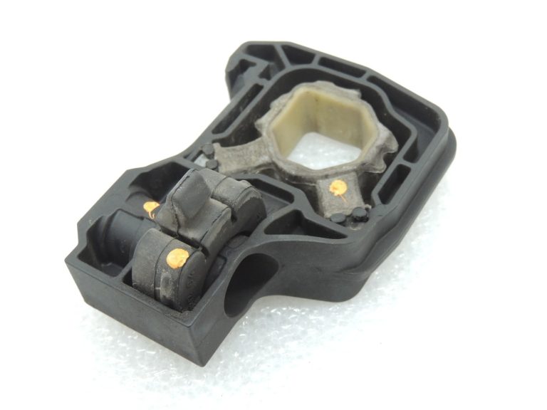 OEM BMW F06 F07 F10 F10 F11 F01 F02 Radiatora balsts kreisais labais 17117575247 17117575248