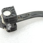 Oriģinālā BMW F10 F11 durvju bremze priekšējo durvju aizbīdņa eņģes durvju aizbīdnis 51217182005 7182005