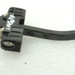 Oriģinālā BMW F10 F11 durvju bremze priekšējo durvju aizbīdņa eņģes durvju aizbīdnis 51217182005 7182005