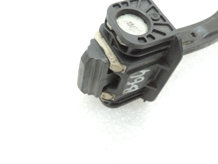 Oriģinālā BMW F10 F11 durvju bremze priekšējo durvju aizbīdņa eņģes durvju aizbīdnis 51217182005 7182005