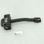 Oriģinālā BMW F10 F11 durvju bremze priekšējo durvju aizbīdņa eņģes durvju aizbīdnis 51217182005 7182005
