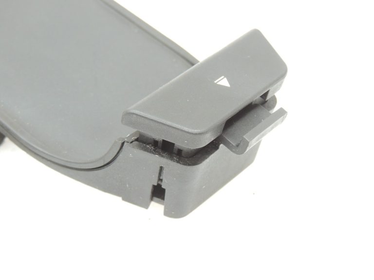 Oriģinālā BMW F07 F10 F11 bāzes plate telefona adaptera plates stiprinājums 84109215827 921582