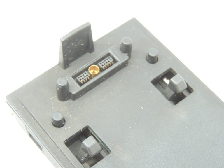 Oriģinālā BMW F07 F10 F11 bāzes plate telefona adaptera plates stiprinājums 84109215827 921582