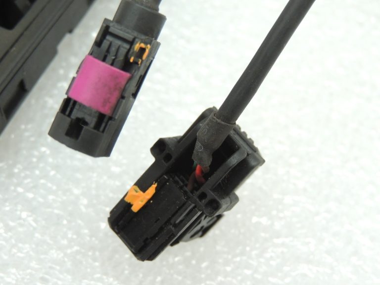 Oriģinālā BMW F07 F10 F11 bāzes plate telefona adaptera plates stiprinājums 84109215827 921582