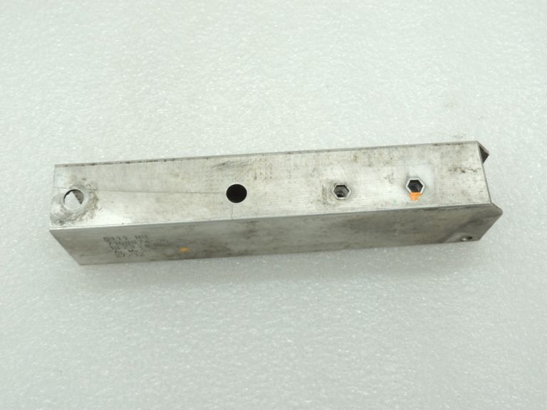 Oriģinālā BMW F07 F10 F11 bampera balsta stiprinājums priekšējais labais 7158874 51117158874