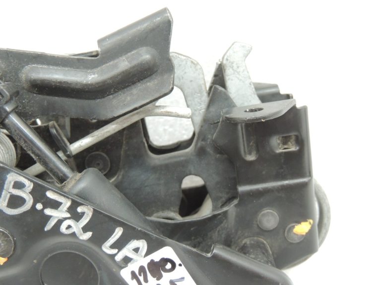 Oriģinālā BMW F06 F06 F10 F11 F11 F12 F01 F02 Aktīvā motora pārsega slēdzene labajā pusē 7184442