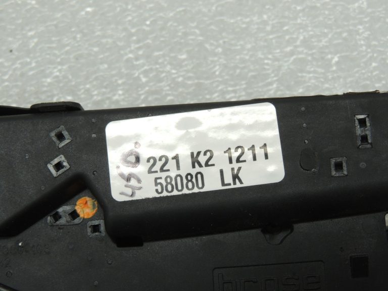 Oriģinālā BMW F30 F35 F32 F32 F80 F80 F82 F10 F06 F06 F12 F13 Aizmugures durvju slēdzene 719121212