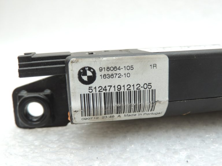 Oriģinālā BMW F30 F35 F32 F32 F80 F80 F82 F10 F06 F06 F12 F13 Aizmugures durvju slēdzene 719121212