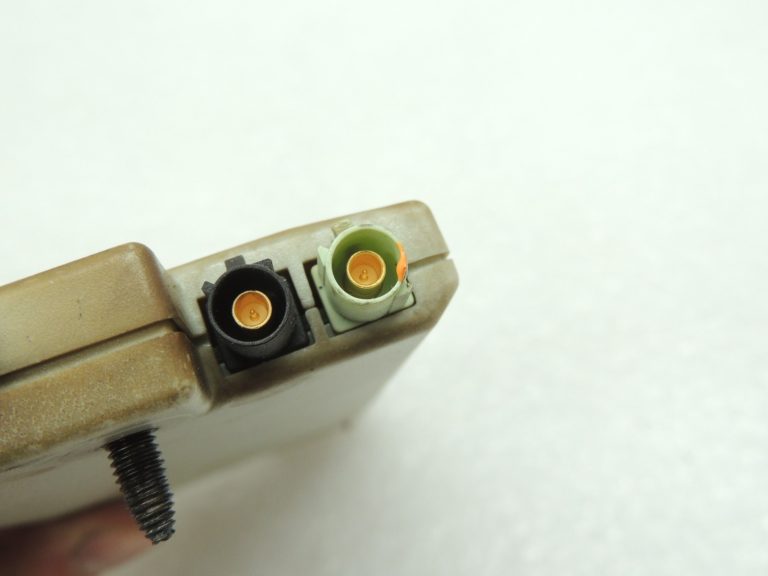Oriģinālais BMW F10 F06 F06 F13 F01 F02 antenas pastiprinātājs ZB AM2FM-FB868 antenas pastiprinātājs