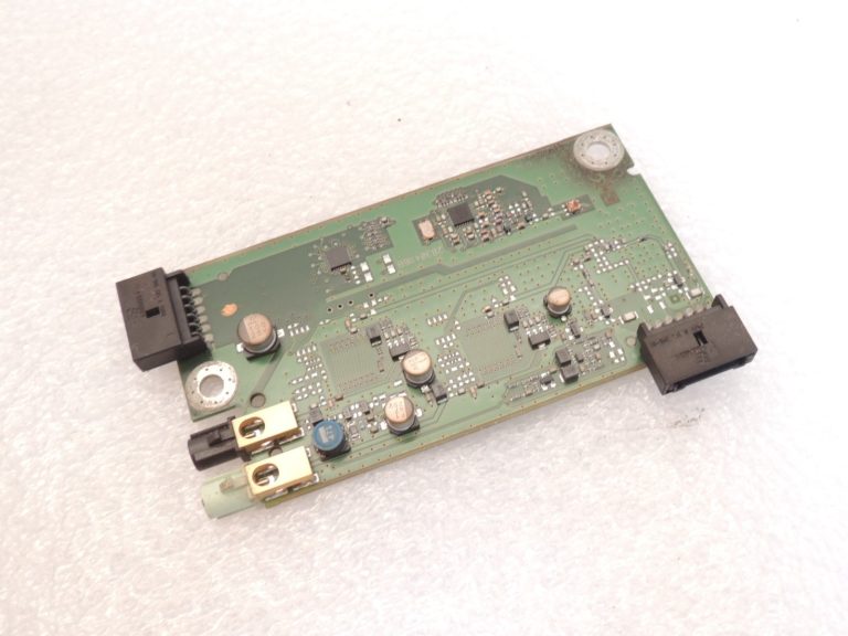 Oriģinālais BMW F10 F06 F06 F13 F01 F02 antenas pastiprinātājs ZB AM2FM-FB868 antenas pastiprinātājs