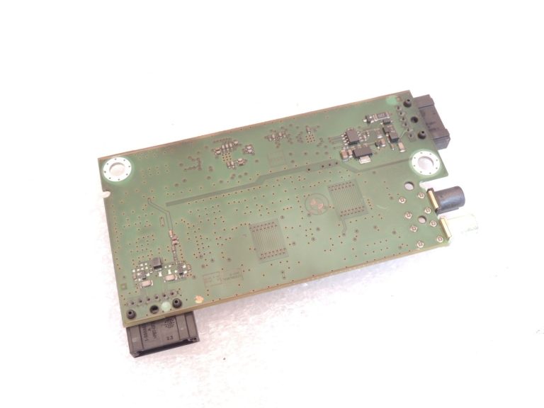 Oriģinālais BMW F10 F06 F06 F13 F01 F02 antenas pastiprinātājs ZB AM2FM-FB868 antenas pastiprinātājs