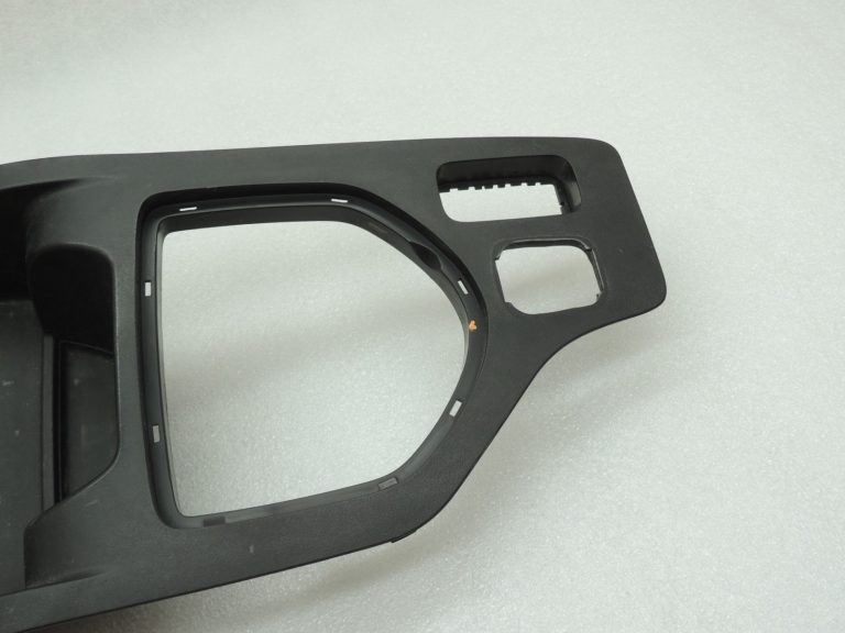 Ford Ranger P375 TKE instrumentu paneļa centrālās konsoles pārsegs EB3B21045B44BCW