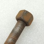 Ford Ranger P375 TKE aizmugurējā tilta atsperes kronšteins ar U veida skrūvi AB31-5705-CC