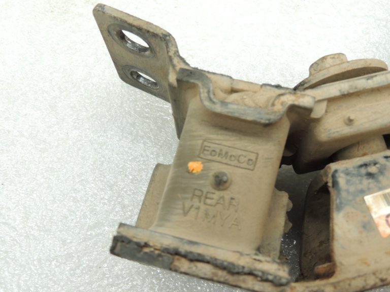 Ford Ranger P375 TKE 2.2TDCi manuālās transmisijas stiprinājums EB3G-7E373-CB