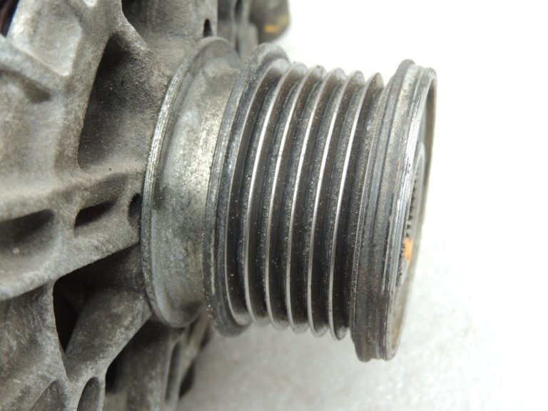 Oriģinālais Mercedes W212 M271 alternators 150A A0009063000