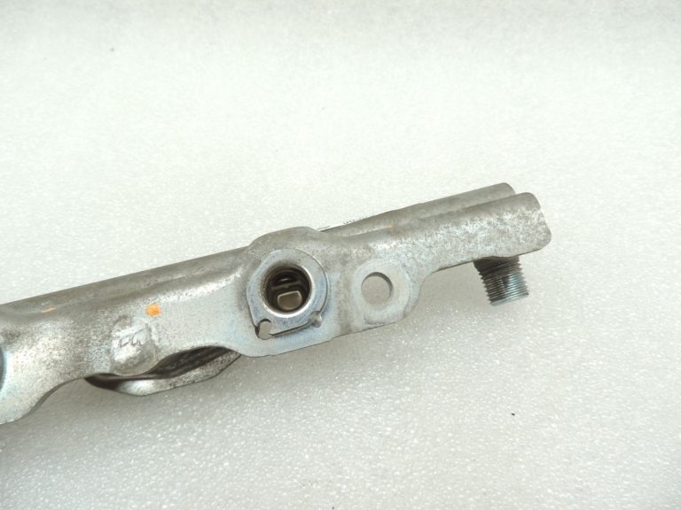 Oriģinālā Toyota M15AFKS benzīna iesmidzināšanas stienis 2381415070