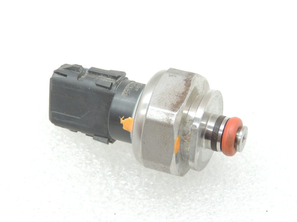 OE Toyota rail pressure sensor low pressure fuel pressure sensor 8945833041