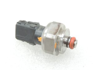OE Toyota sliedes spiediena sensors zema spiediena degvielas spiediena sensors 8945833041