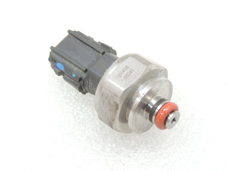 OE Toyota sliedes spiediena sensors zema spiediena degvielas spiediena sensors 8945833041