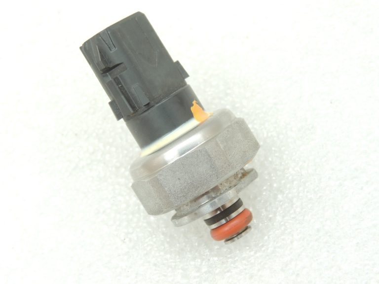 OE Toyota sliedes spiediena sensors zema spiediena degvielas spiediena sensors 8945833041