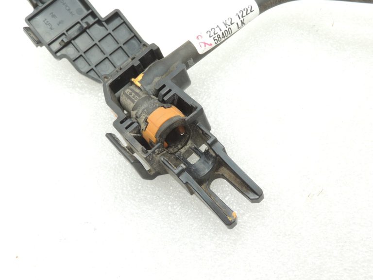 Toyota Yaris IV XP210 1.5 M15AFKS Degvielas padeves caurule 23901F303030