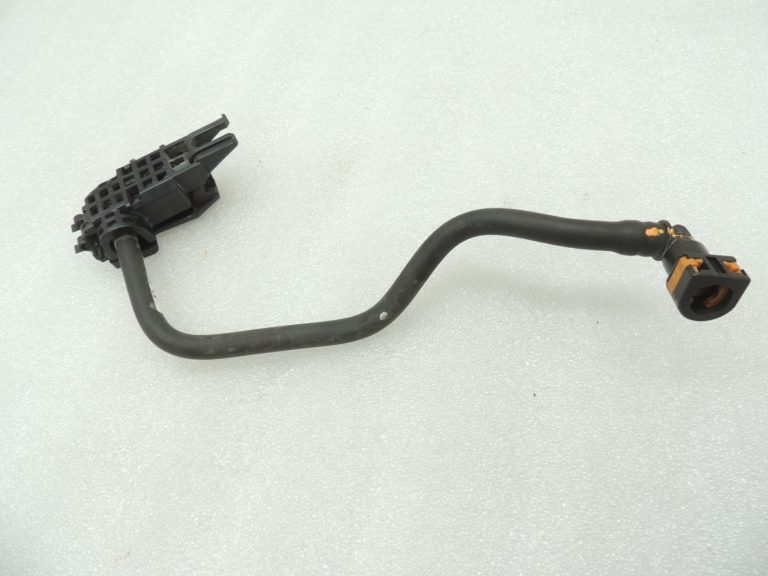 Toyota Yaris IV XP210 1.5 M15AFKS Degvielas padeves caurule 23901F303030