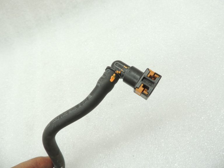 Toyota Yaris IV XP210 1.5 M15AFKS Degvielas padeves caurule 23901F303030
