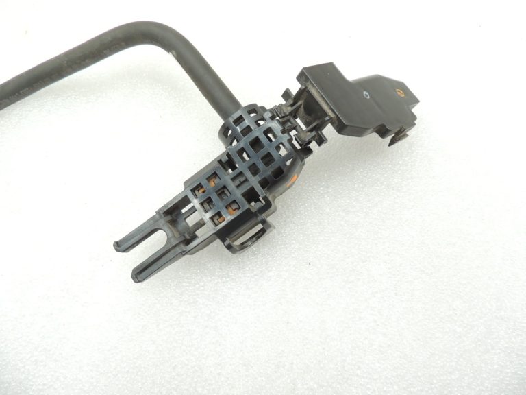 Toyota Yaris IV XP210 1.5 M15AFKS Degvielas padeves caurule 23901F303030