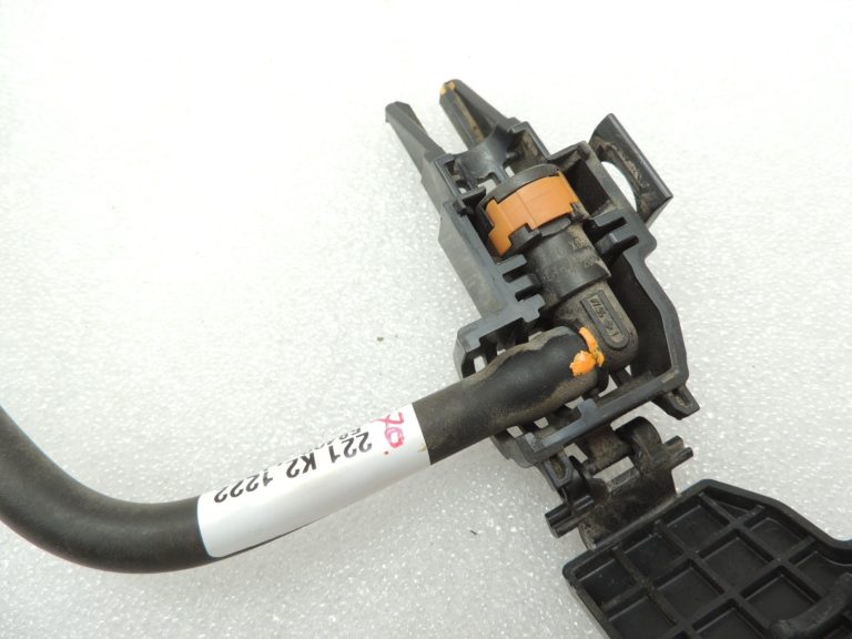 Toyota Yaris IV XP210 1.5 M15AFKS Degvielas padeves caurule 23901F303030