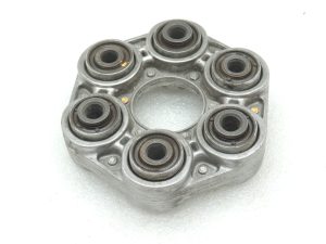 Oriģinālā BMW F10 F11 kardāna vārpsta Hardy disks Locītavas disks 26117605629 LK=105MM/12