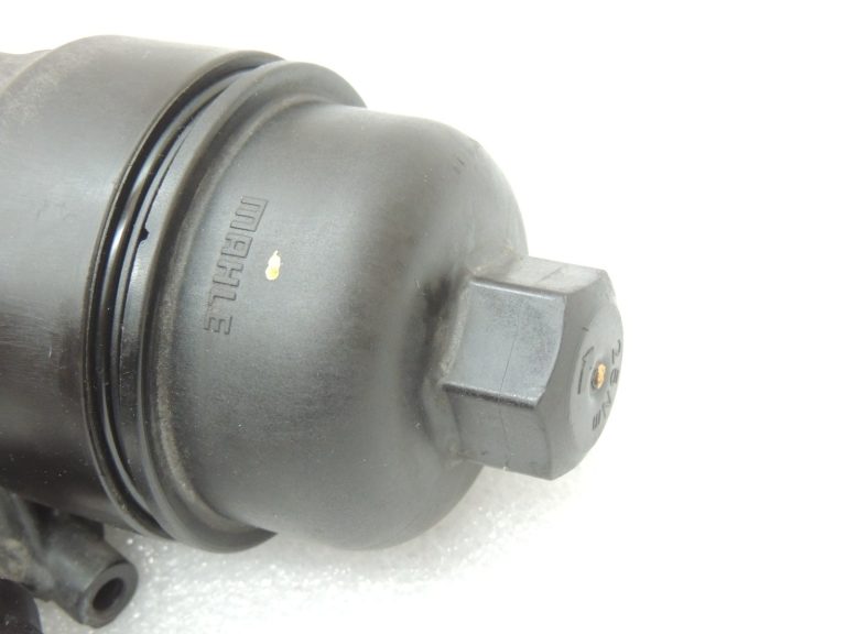 OEM BMW F10 F11 N47N N57N Eļļas filtra korpuss eļļas dzesētājs 8512283 7810481