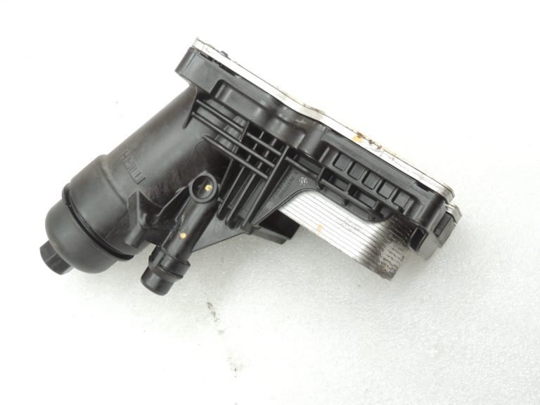 OEM BMW F10 F11 N47N N57N Eļļas filtra korpuss eļļas dzesētājs 8512283 7810481