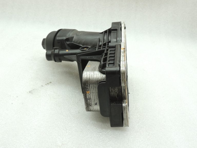 OEM BMW F10 F11 N47N N57N Eļļas filtra korpuss eļļas dzesētājs 8512283 7810481