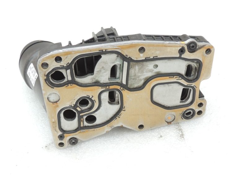 OEM BMW F10 F11 N47N N57N Eļļas filtra korpuss eļļas dzesētājs 8512283 7810481