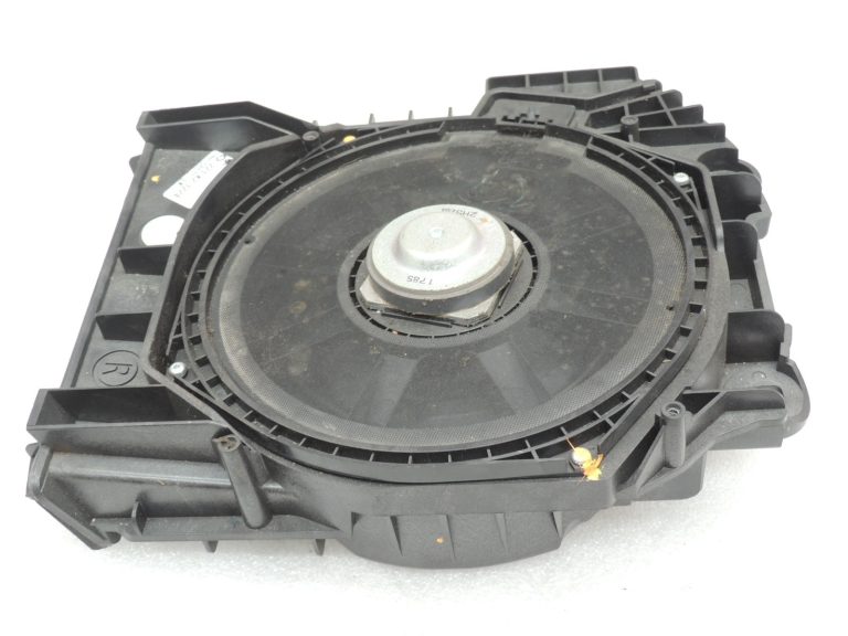 BMW 5. sērijas F10 F11 F18 LCI skaļrunis Centrālais bass Labais 65139195200
