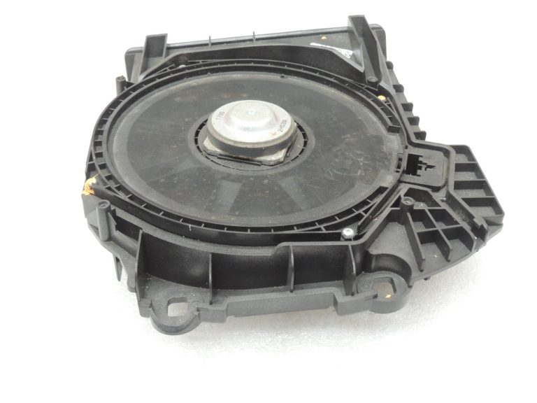 BMW 5. sērijas F10 F11 F18 LCI skaļrunis Centrālais bass Labais 65139195200