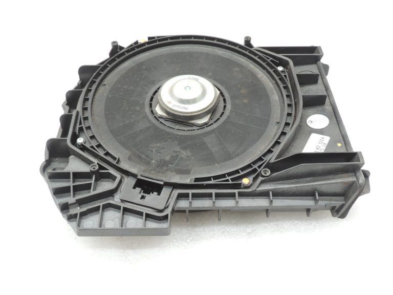 BMW 5. sērijas F10 F11 F18 LCI skaļrunis Centrālais bass Labais 65139195200