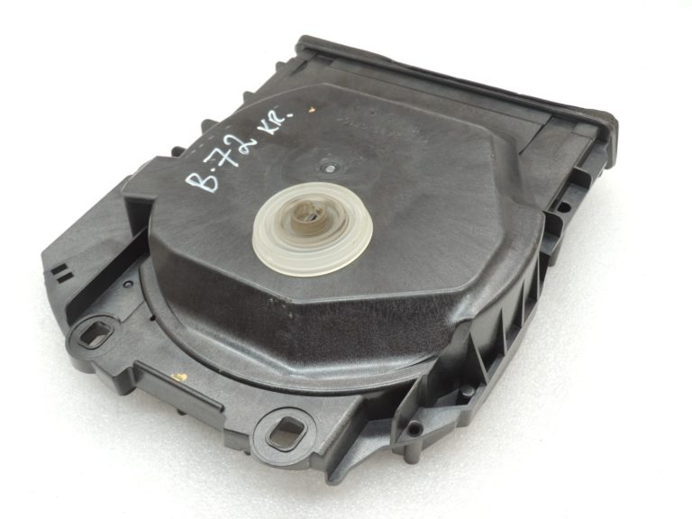 BMW 5. sērijas F10 F11 F18 LCI skaļrunis Centrālais bass Labais 65139195200
