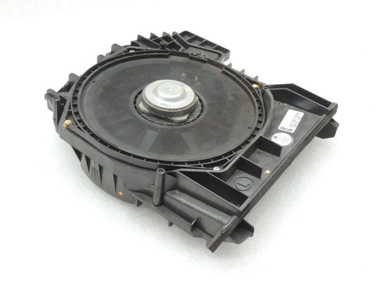 BMW 5. sērijas F10 F11 F18 LCI skaļrunis Centrālais bass kreisais 65139195199