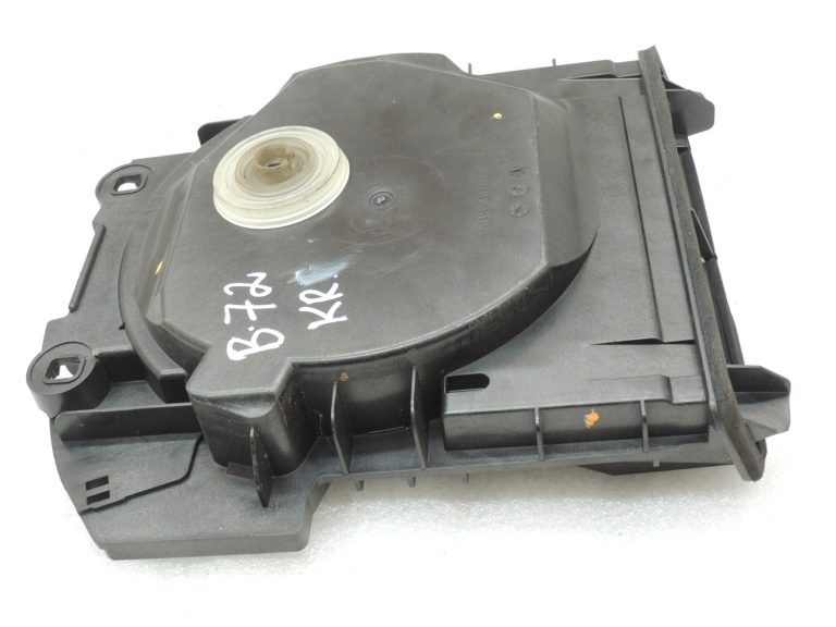 BMW 5. sērijas F10 F11 F18 LCI skaļrunis Centrālais bass kreisais 65139195199