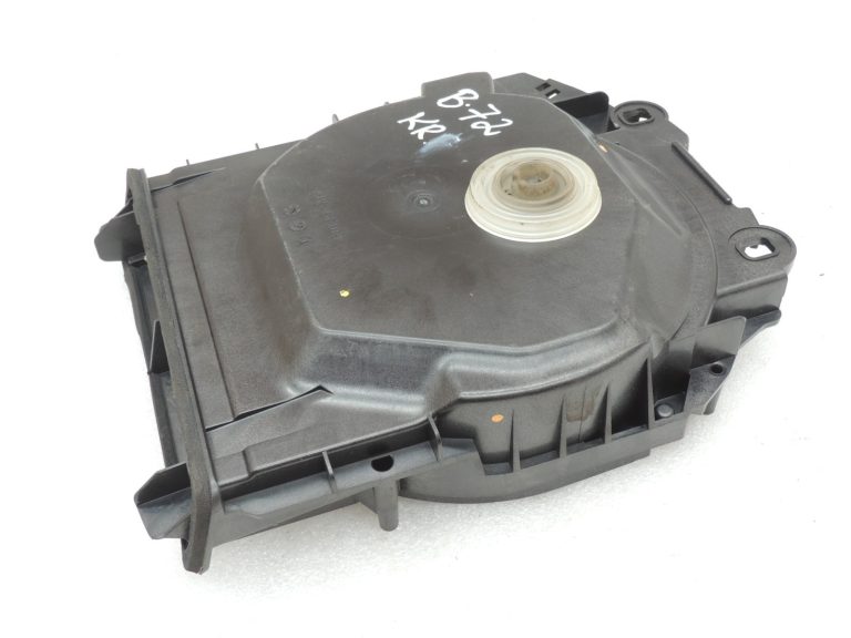 BMW 5. sērijas F10 F11 F18 LCI skaļrunis Centrālais bass kreisais 65139195199
