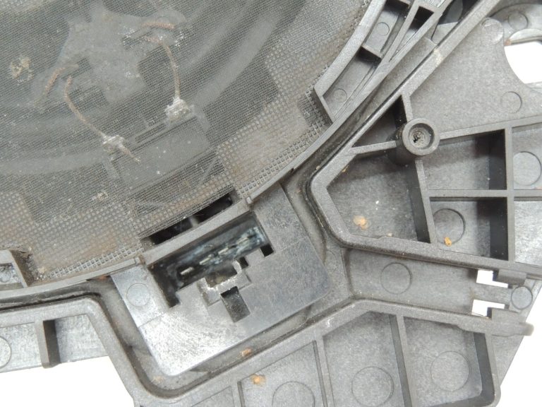 BMW 5. sērijas F10 F11 F18 LCI skaļrunis Centrālais bass kreisais 65139195199