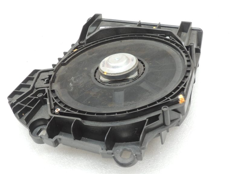 BMW 5. sērijas F10 F11 F18 LCI skaļrunis Centrālais bass kreisais 65139195199