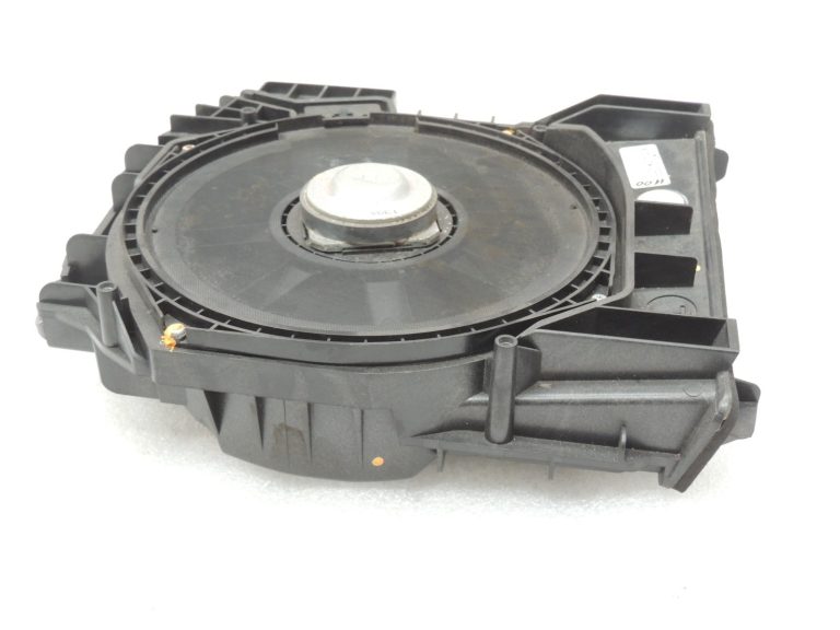 BMW 5. sērijas F10 F11 F18 LCI skaļrunis Centrālais bass kreisais 65139195199