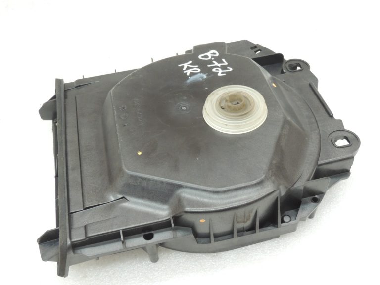 BMW 5. sērijas F10 F11 F18 LCI skaļrunis Centrālais bass kreisais 65139195199